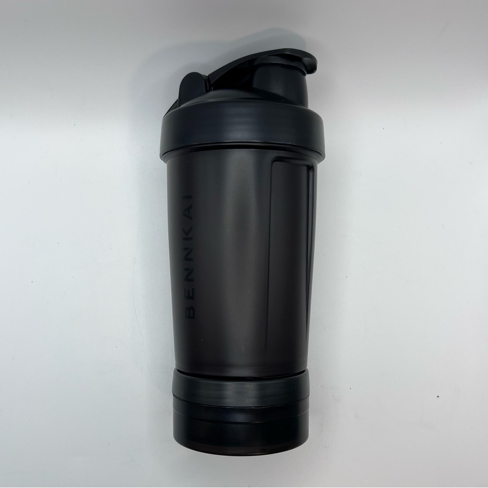 3/$30 Bennkai New In Box Storage Water Bottle With Mixing Ball and 2 containers